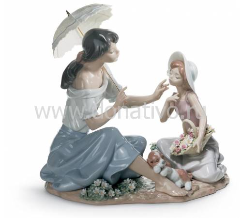 Статуэтка "Хороша, как цветок" Lladro 01006910