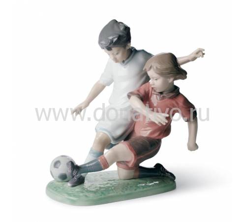 Статуэтка "Юные футболисты" Lladro 01008401