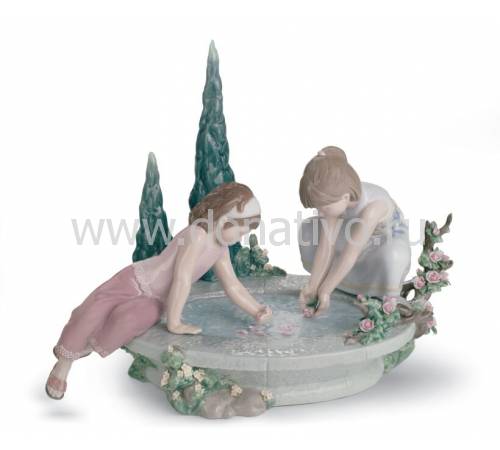 Статуэтка "Лепестки на воде" Lladro 01008355