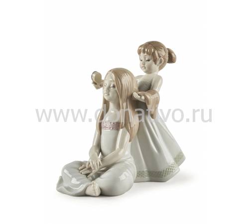 Статуэтка "Расчесывание волос" Lladro 01009587