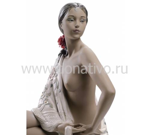 Статуэтка "Девушка с шалью" Lladro 01012536