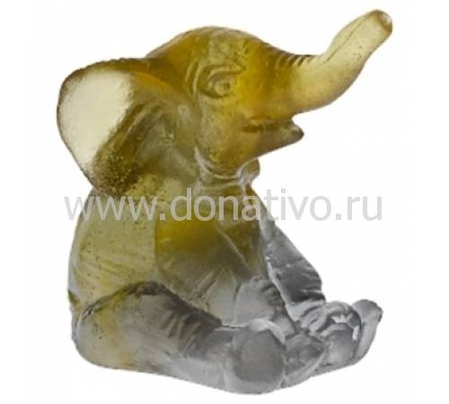 Статуэтка "Слонёнок сидячий" янтарно-серая Daum 05136/C
